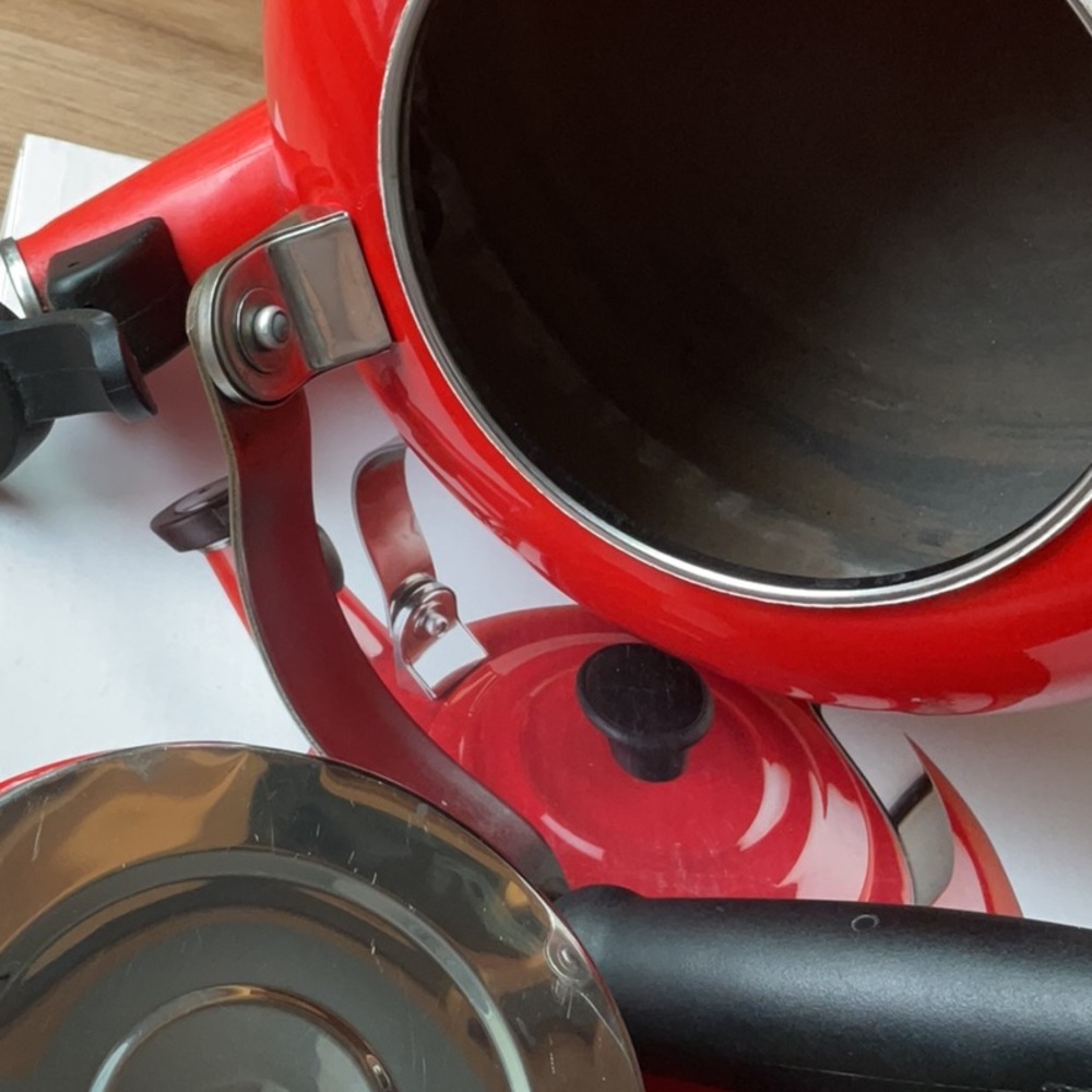 Le Creuset kettle 1.6 L / 1.7 qt - Picture 6 of 9